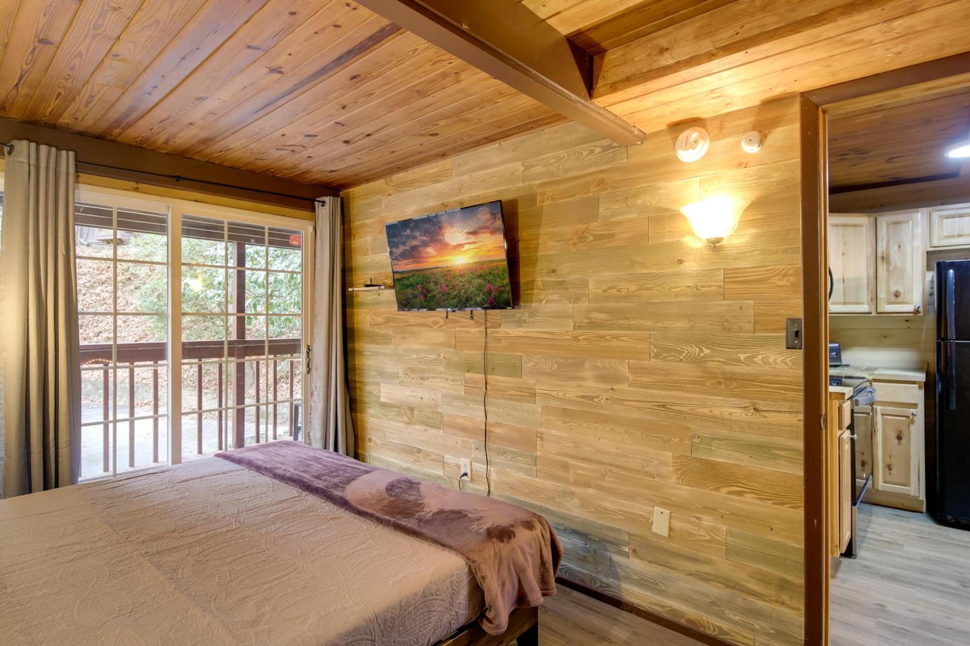 Gatlinburg A-Frame Home With Hot Tub Near Parkway Dış mekan fotoğraf