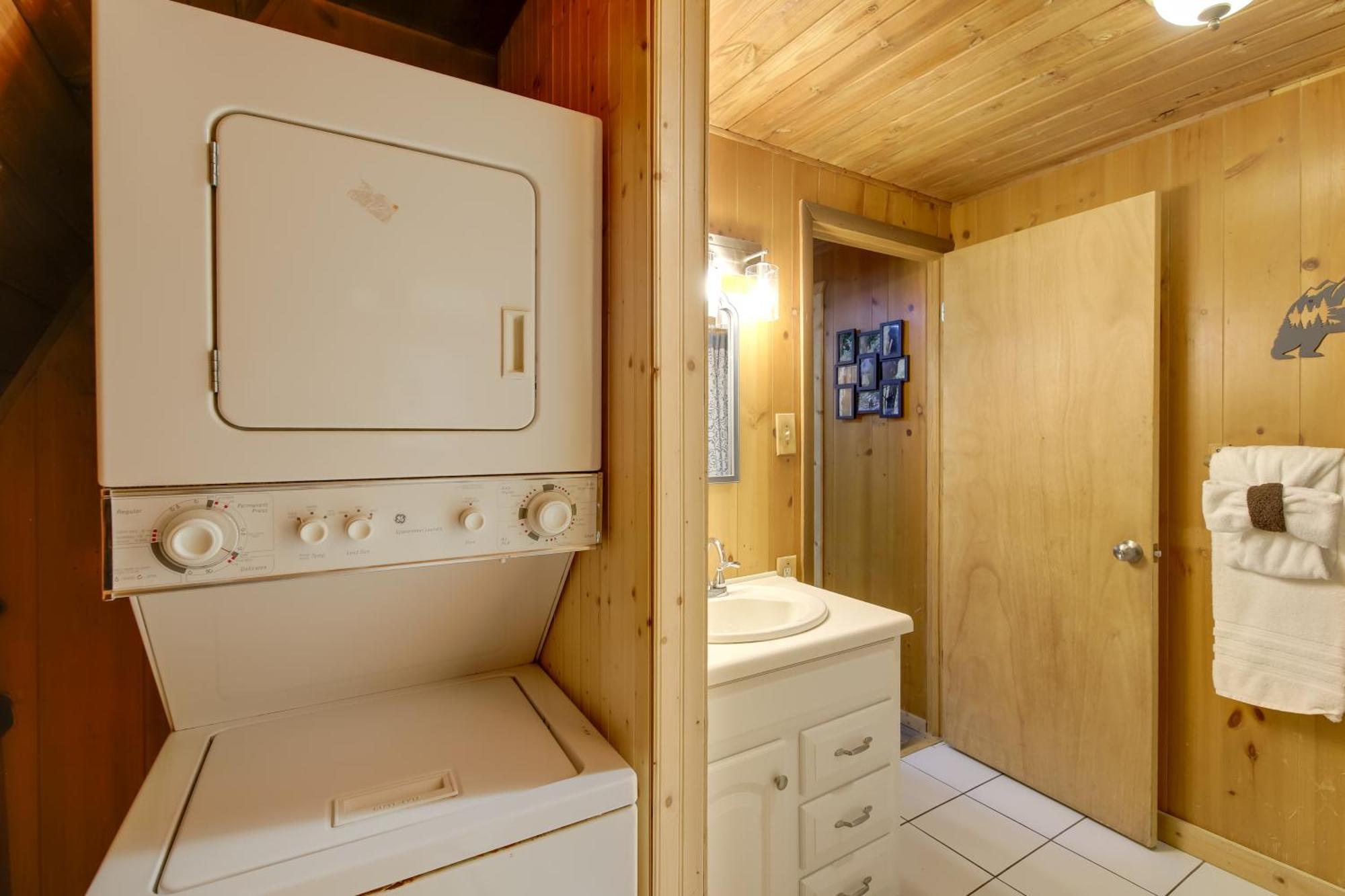 Gatlinburg A-Frame Home With Hot Tub Near Parkway Dış mekan fotoğraf